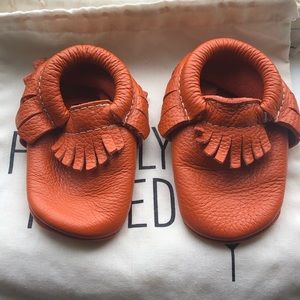 Freshly Picked Moccasins orange size 2